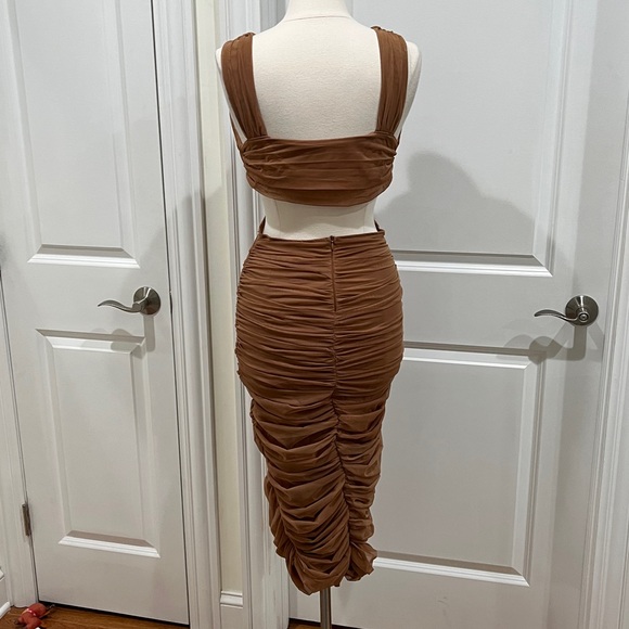 NEW! AKIRA ALWAYS A SLAY THIS‎ WAY LOW V NECK MIDI DRESS in LIGHT BROWN SIZE L - Picture 4 of 16